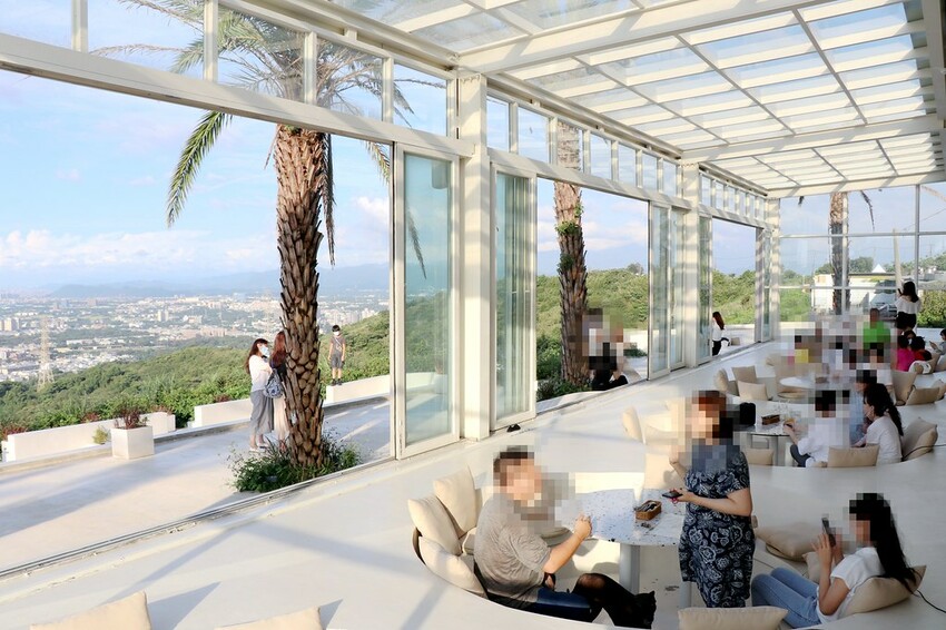 【桃園龍潭一日遊】探索三水×農遊輕旅-水土保持戶外教室/奉茶亭步道採茶/美人世家品茶/夏夕夏景玻璃屋景觀