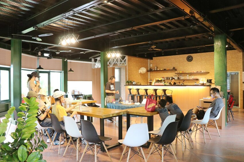 【桃園龍潭一日遊】探索三水×農遊輕旅-水土保持戶外教室/奉茶亭步道採茶/美人世家品茶/夏夕夏景玻璃屋景觀