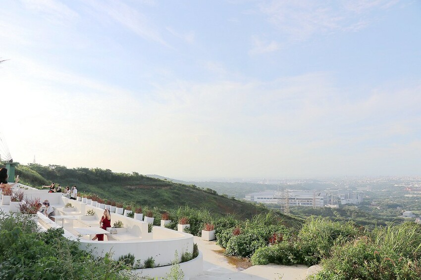 【桃園龍潭一日遊】探索三水×農遊輕旅-水土保持戶外教室/奉茶亭步道採茶/美人世家品茶/夏夕夏景玻璃屋景觀