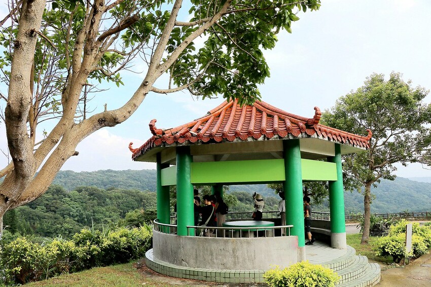 【桃園龍潭一日遊】探索三水×農遊輕旅-水土保持戶外教室/奉茶亭步道採茶/美人世家品茶/夏夕夏景玻璃屋景觀