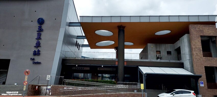 EMU3000城際列車:極簡風黑白列車 2022年 台鐵| 騰雲座艙 商務艙 體驗