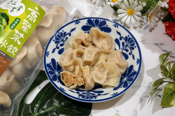 種類齊全的有機連鎖店-健康食彩天然有機專售店十週年慶，有素食及水產肉品的有機通路，有現打果汁吧且可貼心外送的台北有機超市