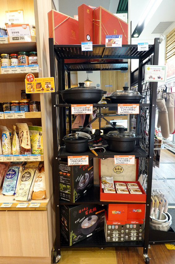 種類齊全的有機連鎖店-健康食彩天然有機專售店十週年慶，有素食及水產肉品的有機通路，有現打果汁吧且可貼心外送的台北有機超市