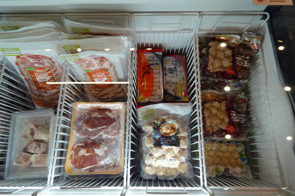 種類齊全的有機連鎖店-健康食彩天然有機專售店十週年慶，有素食及水產肉品的有機通路，有現打果汁吧且可貼心外送的台北有機超市