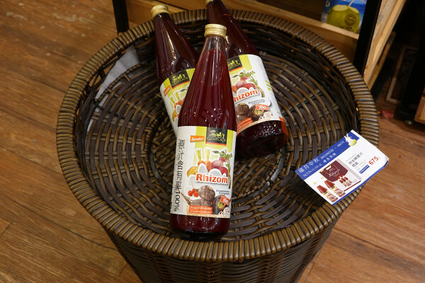 種類齊全的有機連鎖店-健康食彩天然有機專售店十週年慶，有素食及水產肉品的有機通路，有現打果汁吧且可貼心外送的台北有機超市