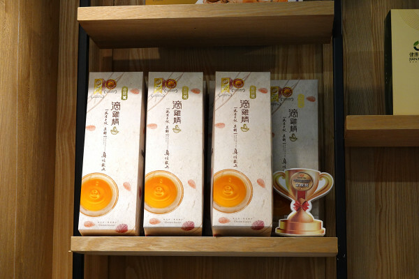 種類齊全的有機連鎖店-健康食彩天然有機專售店十週年慶，有素食及水產肉品的有機通路，有現打果汁吧且可貼心外送的台北有機超市