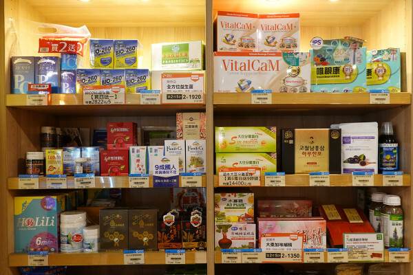 種類齊全的有機連鎖店-健康食彩天然有機專售店十週年慶，有素食及水產肉品的有機通路，有現打果汁吧且可貼心外送的台北有機超市