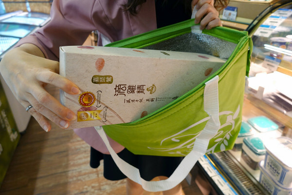 種類齊全的有機連鎖店-健康食彩天然有機專售店十週年慶，有素食及水產肉品的有機通路，有現打果汁吧且可貼心外送的台北有機超市