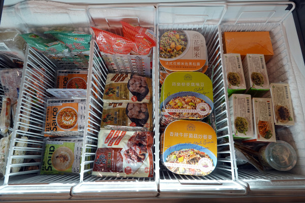 種類齊全的有機連鎖店-健康食彩天然有機專售店十週年慶，有素食及水產肉品的有機通路，有現打果汁吧且可貼心外送的台北有機超市