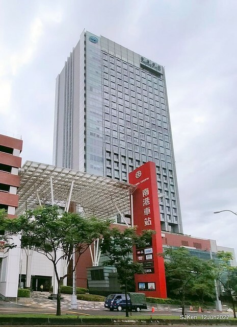 The beautiful blossoms of powerpuff tree at Taipei Eextreme sports and training center, Nangang district, Taipei, Taiwan, SJKen, Jun 12, 2022.