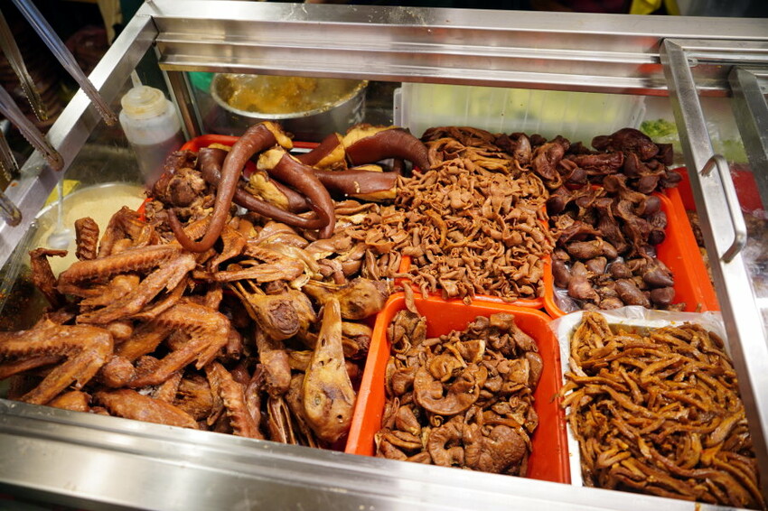 【桃園龍岡一日遊】異域故事館、癮食聖堂、八妹婆婆、忠貞眷村口米干麻辣滷味、異域Mortar&Pestle、阿美金三角點心!