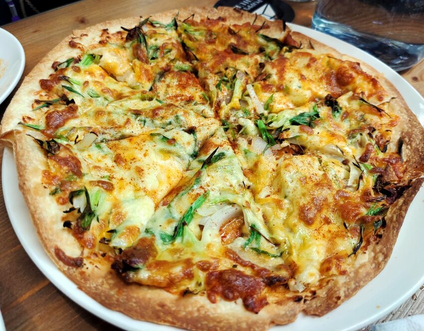 【桃園龍岡一日遊】異域故事館、癮食聖堂、八妹婆婆、忠貞眷村口米干麻辣滷味、異域Mortar&Pestle、阿美金三角點心!