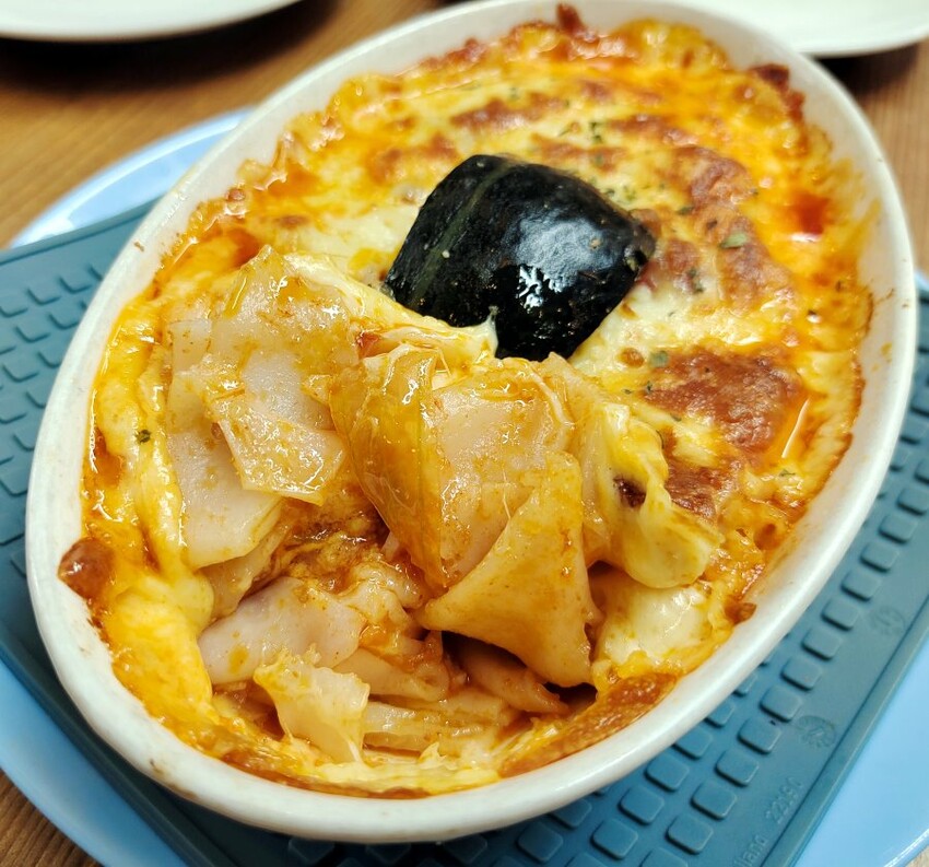 【桃園龍岡一日遊】異域故事館、癮食聖堂、八妹婆婆、忠貞眷村口米干麻辣滷味、異域Mortar&Pestle、阿美金三角點心!