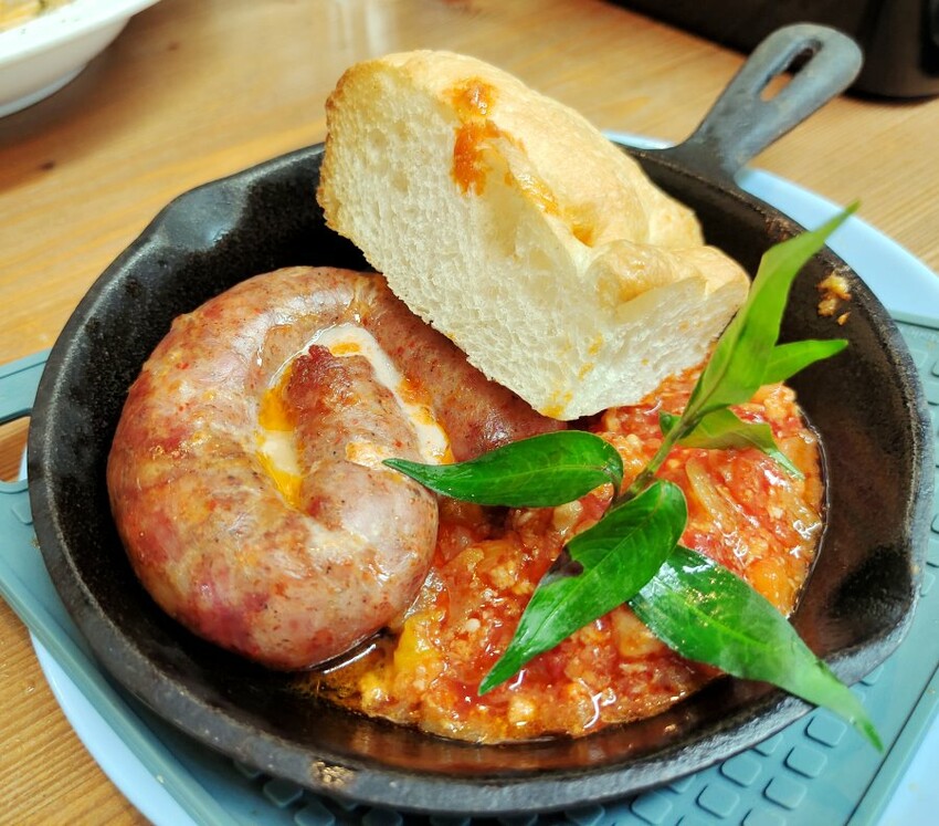 【桃園龍岡一日遊】異域故事館、癮食聖堂、八妹婆婆、忠貞眷村口米干麻辣滷味、異域Mortar&Pestle、阿美金三角點心!