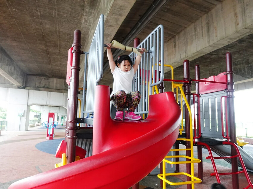 桃園橋下-兒童冒險公園 下雨天放電好去處