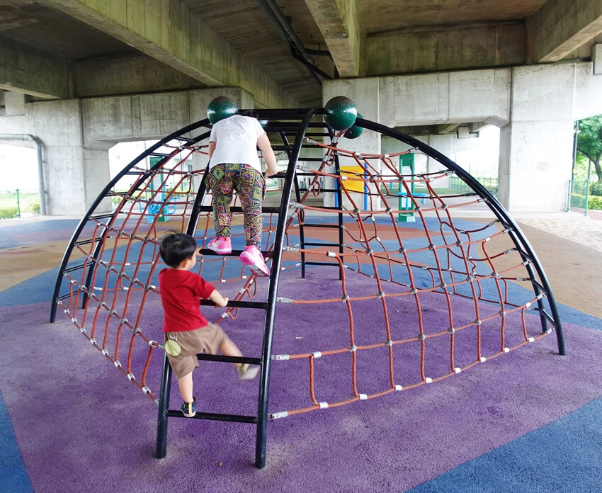 桃園橋下-兒童冒險公園 下雨天放電好去處