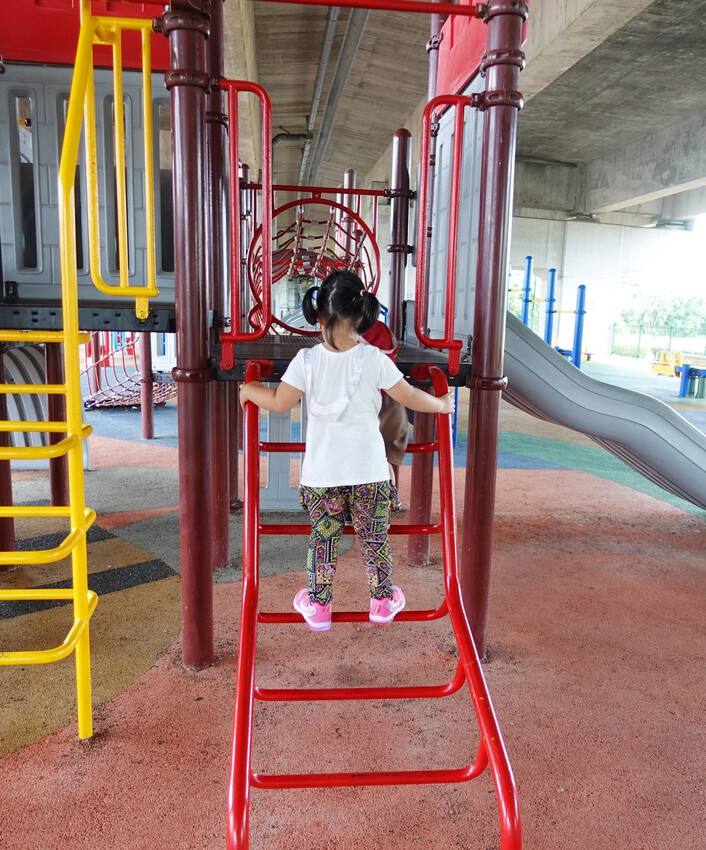 桃園橋下-兒童冒險公園 下雨天放電好去處