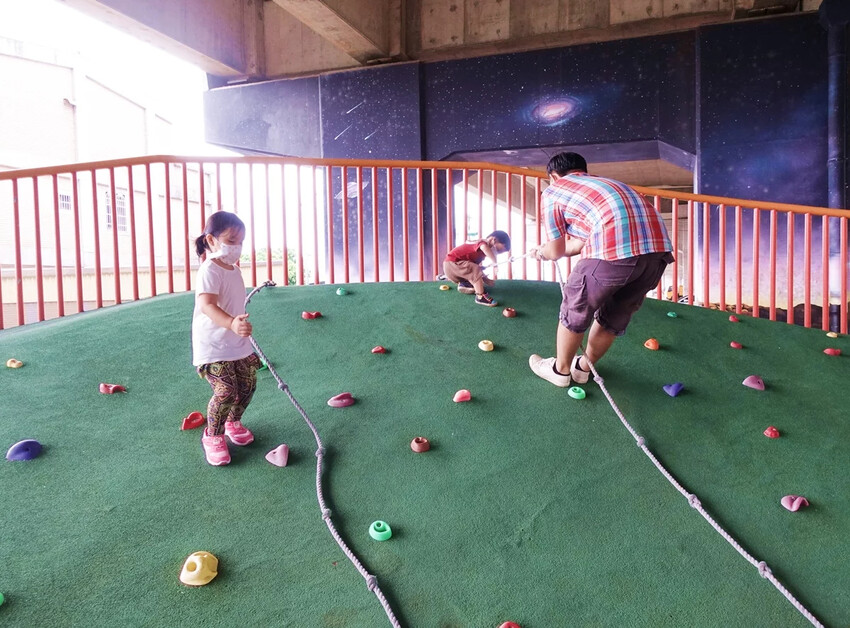 桃園橋下-兒童冒險公園 下雨天放電好去處