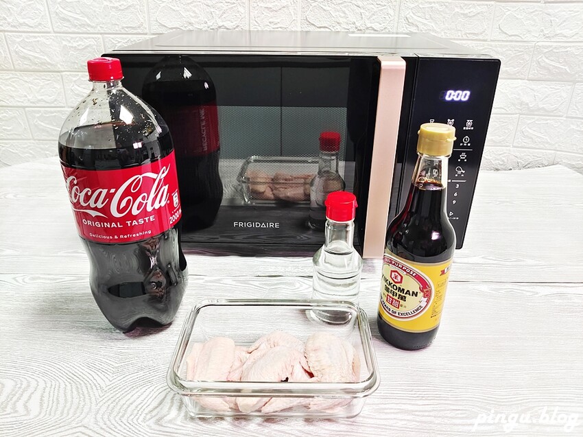 美國富及第家電| 25L智慧烹調微電腦微波爐黑金 FKM-2524MB 零失敗無油煙微波懶人料理 - 小企鵝生活趣