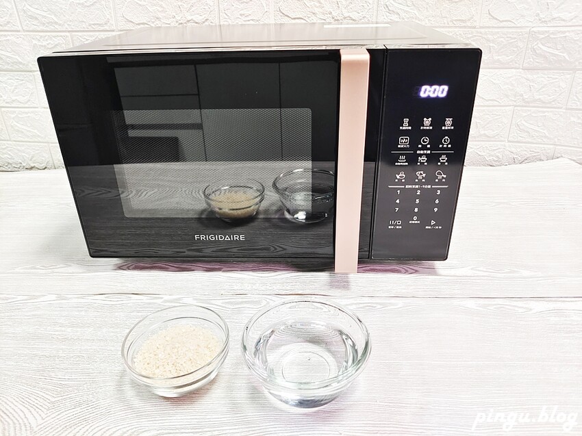 美國富及第家電| 25L智慧烹調微電腦微波爐黑金 FKM-2524MB 零失敗無油煙微波懶人料理 - 小企鵝生活趣