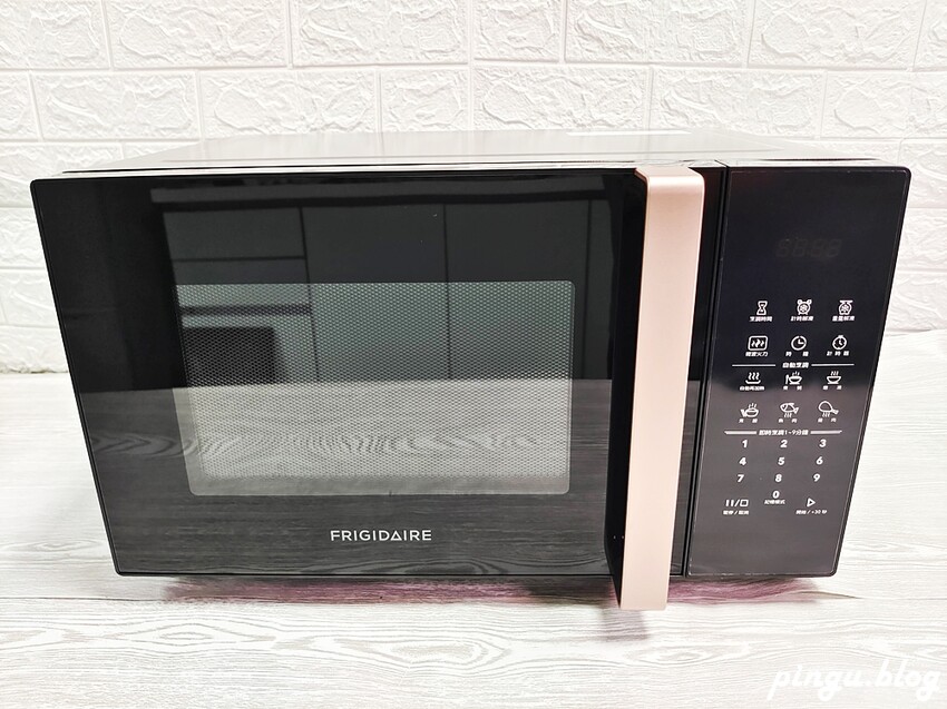 美國富及第家電| 25L智慧烹調微電腦微波爐黑金 FKM-2524MB 零失敗無油煙微波懶人料理 - 小企鵝生活趣