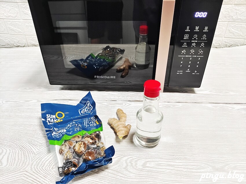 美國富及第家電| 25L智慧烹調微電腦微波爐黑金 FKM-2524MB 零失敗無油煙微波懶人料理 - 小企鵝生活趣