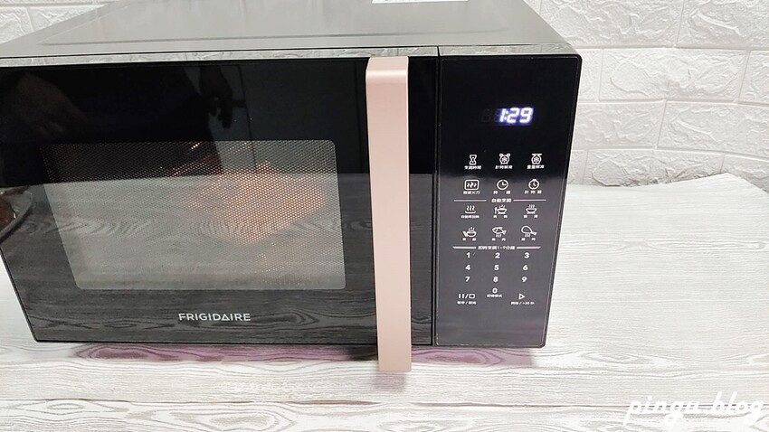 美國富及第家電| 25L智慧烹調微電腦微波爐黑金 FKM-2524MB 零失敗無油煙微波懶人料理 - 小企鵝生活趣