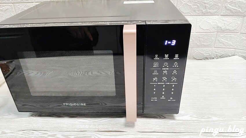 美國富及第家電| 25L智慧烹調微電腦微波爐黑金 FKM-2524MB 零失敗無油煙微波懶人料理 - 小企鵝生活趣