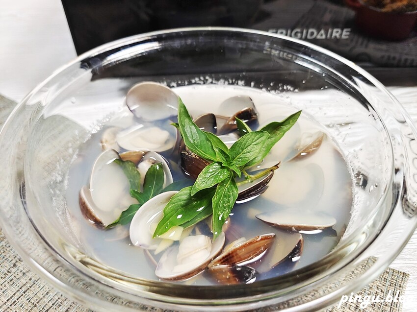 美國富及第家電| 25L智慧烹調微電腦微波爐黑金 FKM-2524MB 零失敗無油煙微波懶人料理 - 小企鵝生活趣