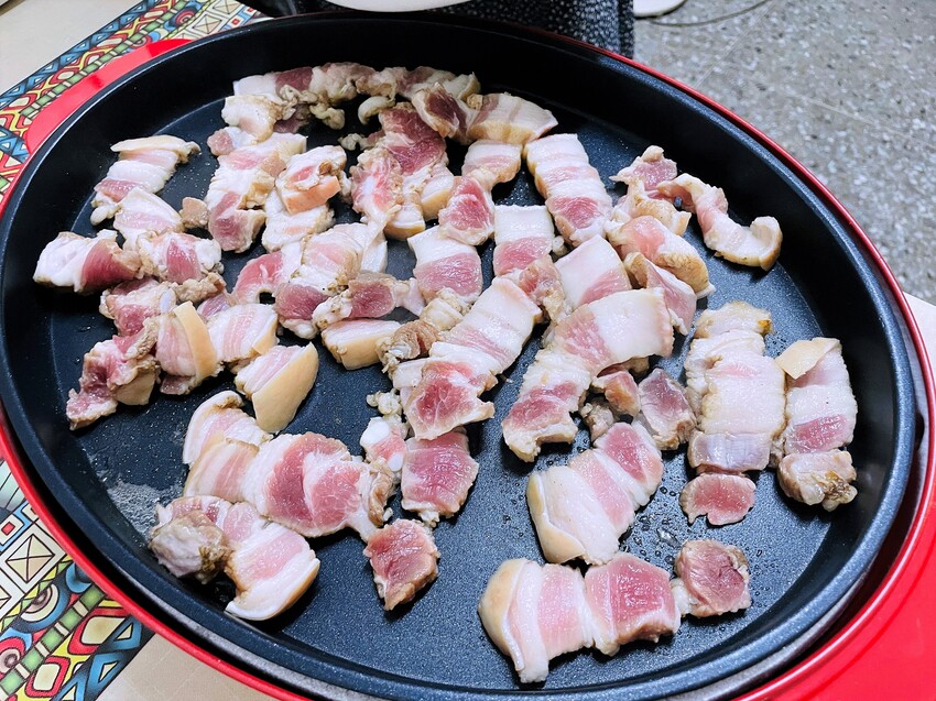 【SANSUI 山水】多功能電烤盤 SEBW-Q699『章魚燒+海鮮燉飯+蒜苗鹹豬肉』一鍋搞定！SGS檢驗合格-陶瓷塗層深鍋盤面大容量深，U型管導熱快料理超省時！