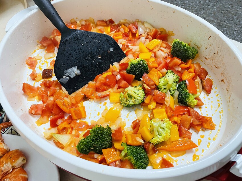 【SANSUI 山水】多功能電烤盤 SEBW-Q699『章魚燒+海鮮燉飯+蒜苗鹹豬肉』一鍋搞定！SGS檢驗合格-陶瓷塗層深鍋盤面大容量深，U型管導熱快料理超省時！