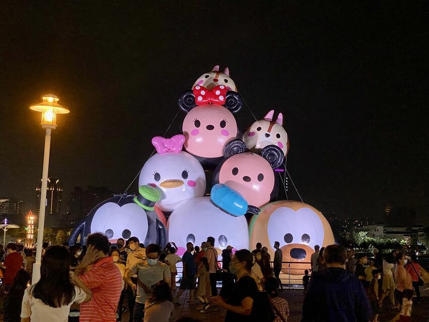 2022迪士尼慶典在台南安平遊憩碼頭-米奇與好朋友CHILL遊台南/台南必拍旅遊景點推薦 - 進食的巨鼠