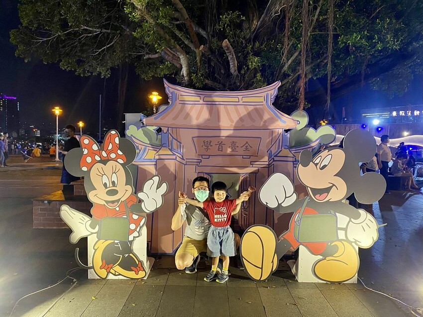 2022迪士尼慶典在台南安平遊憩碼頭-米奇與好朋友CHILL遊台南/台南必拍旅遊景點推薦 - 進食的巨鼠