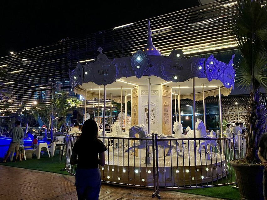 2022迪士尼慶典在台南安平遊憩碼頭-米奇與好朋友CHILL遊台南/台南必拍旅遊景點推薦 - 進食的巨鼠