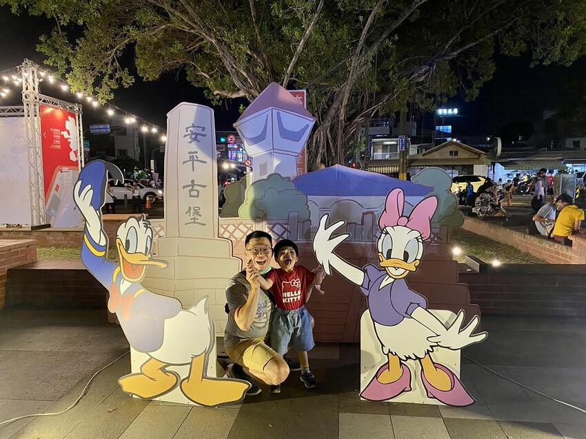 2022迪士尼慶典在台南安平遊憩碼頭-米奇與好朋友CHILL遊台南/台南必拍旅遊景點推薦 - 進食的巨鼠