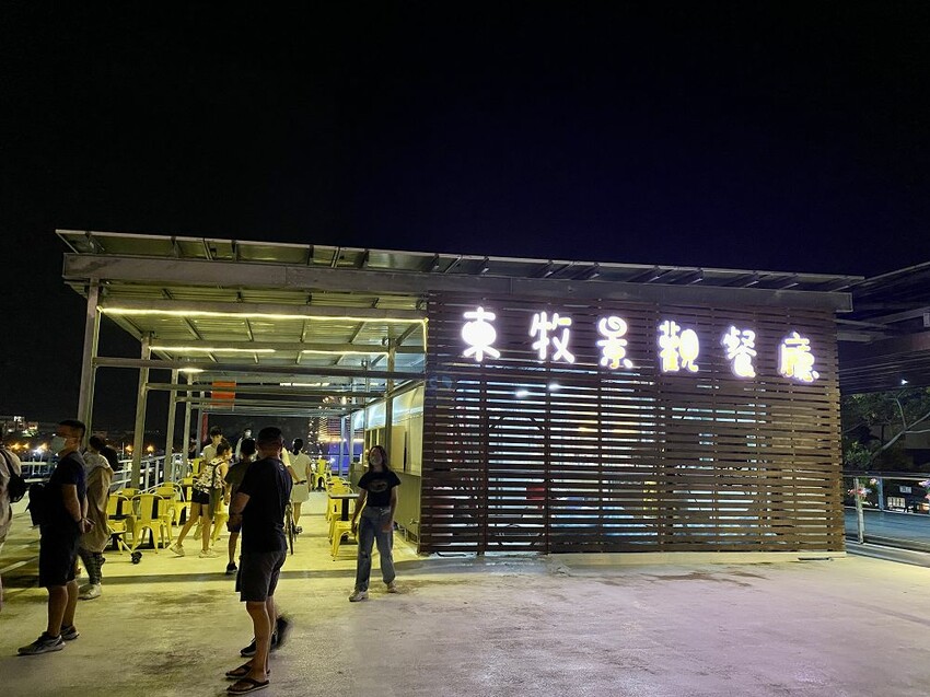 2022迪士尼慶典在台南安平遊憩碼頭-米奇與好朋友CHILL遊台南/台南必拍旅遊景點推薦 - 進食的巨鼠