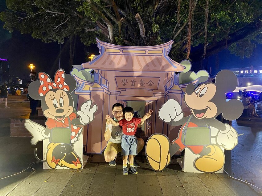 2022迪士尼慶典在台南安平遊憩碼頭-米奇與好朋友CHILL遊台南/台南必拍旅遊景點推薦 - 進食的巨鼠