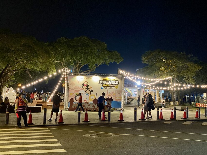 2022迪士尼慶典在台南安平遊憩碼頭-米奇與好朋友CHILL遊台南/台南必拍旅遊景點推薦 - 進食的巨鼠