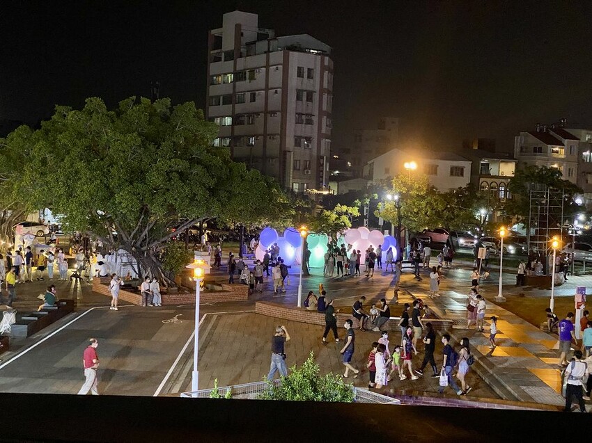 2022迪士尼慶典在台南安平遊憩碼頭-米奇與好朋友CHILL遊台南/台南必拍旅遊景點推薦 - 進食的巨鼠