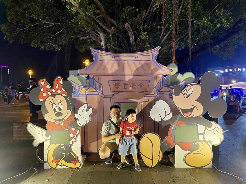 2022迪士尼慶典在台南安平遊憩碼頭-米奇與好朋友CHILL遊台南/台南必拍旅遊景點推薦 - 進食的巨鼠