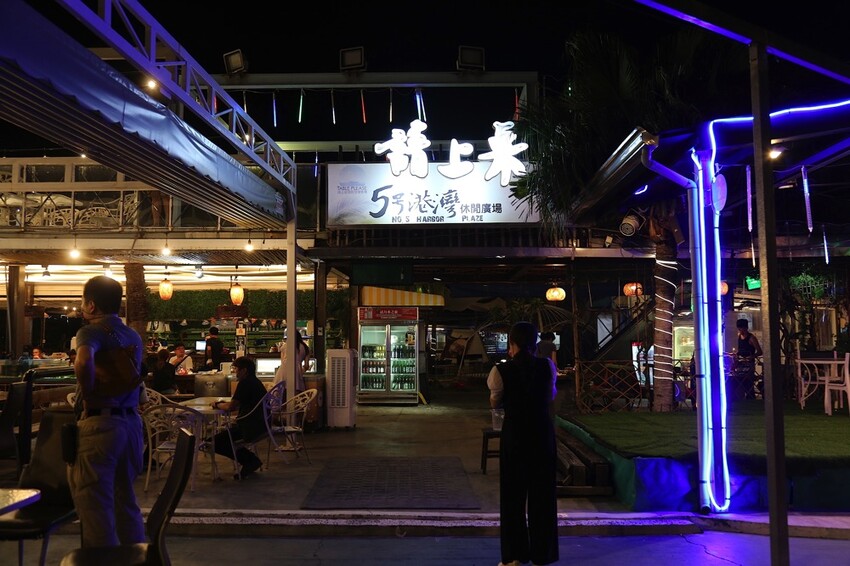 2022迪士尼慶典在台南安平遊憩碼頭-米奇與好朋友CHILL遊台南/台南必拍旅遊景點推薦 - 進食的巨鼠