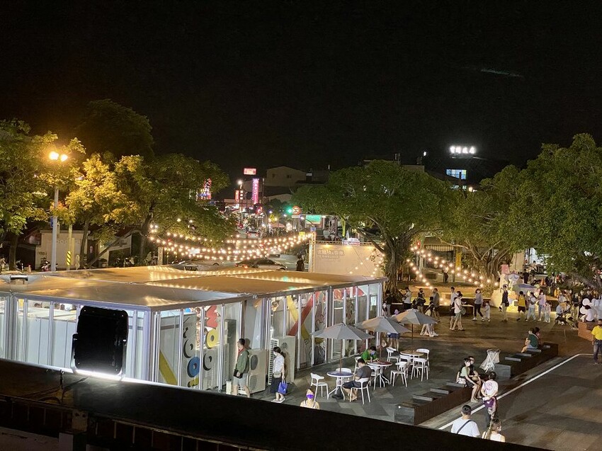 2022迪士尼慶典在台南安平遊憩碼頭-米奇與好朋友CHILL遊台南/台南必拍旅遊景點推薦 - 進食的巨鼠