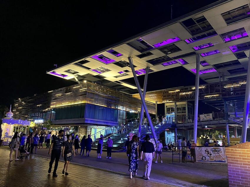 2022迪士尼慶典在台南安平遊憩碼頭-米奇與好朋友CHILL遊台南/台南必拍旅遊景點推薦 - 進食的巨鼠