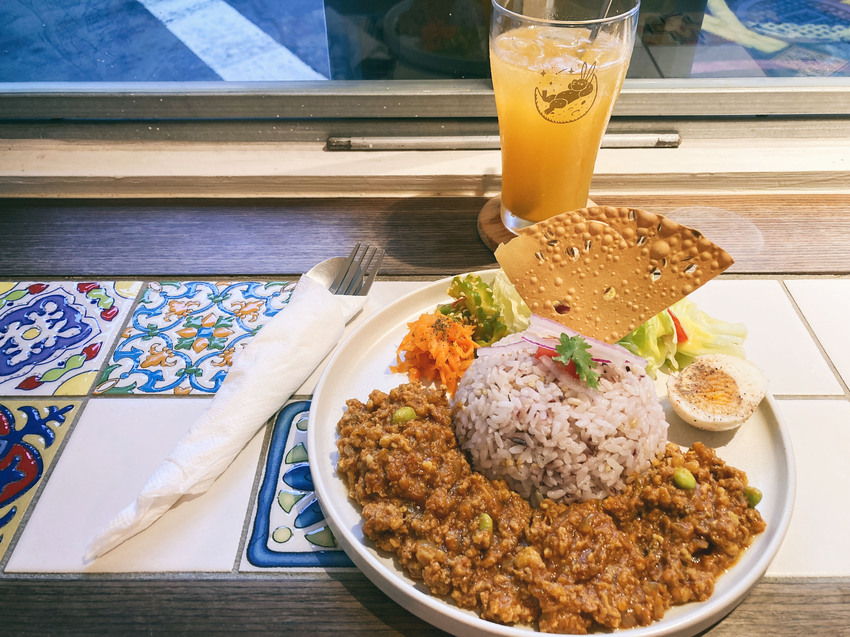 台北月見ル君想フ_ 赤峰街裡的東京風印度咖哩 HOUSE