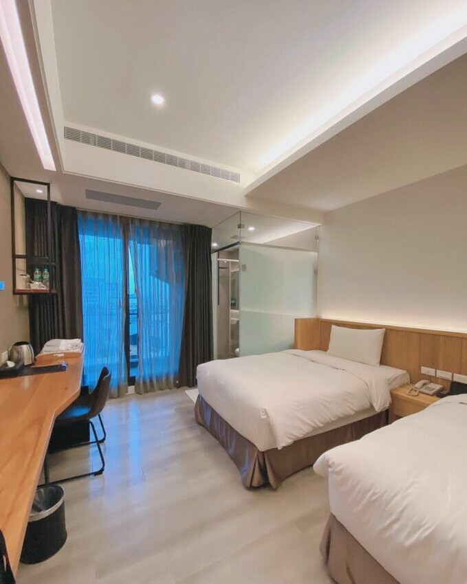 彰化住宿|鹿港澄悅商旅雖然是商務飯店,但同時也是個親子友善飯店,館內提供嬰兒床、澡盆等用品,帶著小寶貝入住的家長們就不必自行攜帶一堆工具啦!