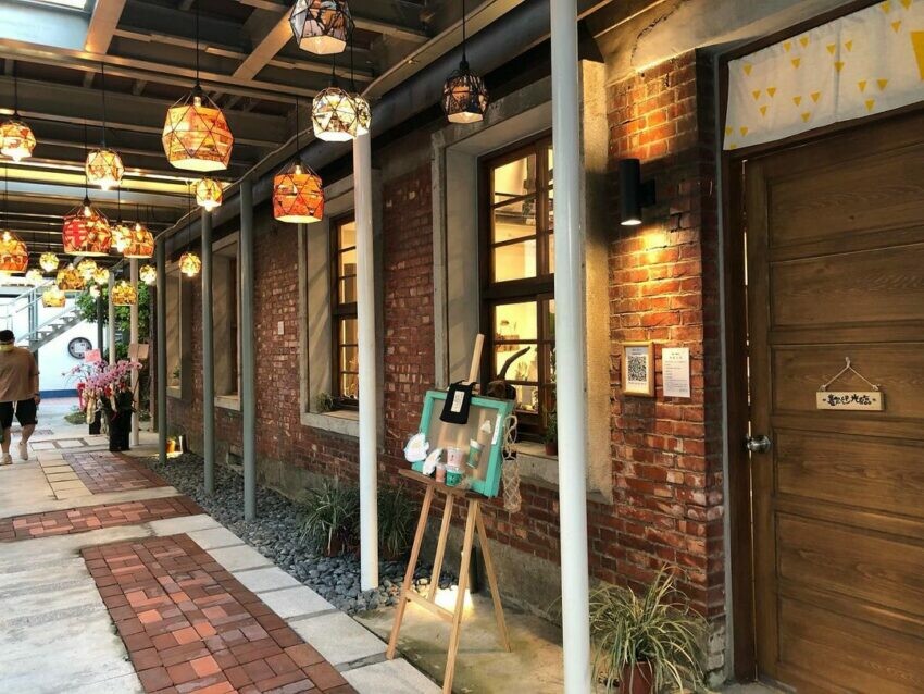 鹿港景點|和興青創基地,有許多商家進駐,除了皮革、陶藝等文創產品,也有咖啡廳、麵包店等年輕人喜歡的小店