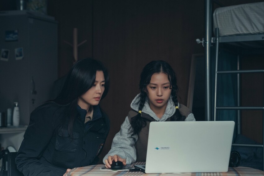 “智異山~給你的信號~” © ASTORY CO., LTD. & IQIYI INTERNATIONAL SINGAPORE PTE. LTD. 版權所有。