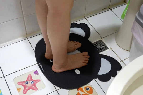 軟式珪藻土地墊推薦-怪獸居家生活軟式珪藻土評價,MIT專利軟式珪藻土踏墊,rubber anne軟式珪藻土開箱實測心得(含軟式軟式珪藻土地墊清洗)