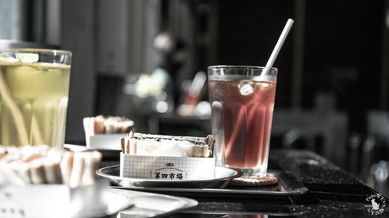 台中｜東區 第四市場興建於1932年，日式建築外觀搭配很在地工業風格 來喝咖啡吧!