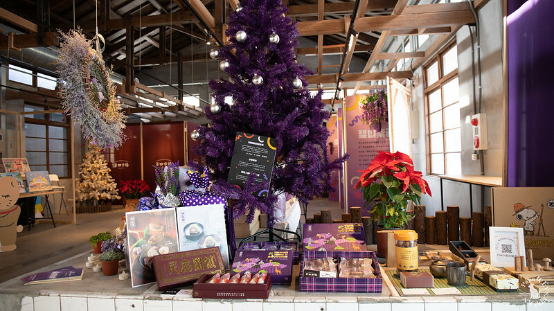 台中｜東區 第四市場興建於1932年，日式建築外觀搭配很在地工業風格 來喝咖啡吧!